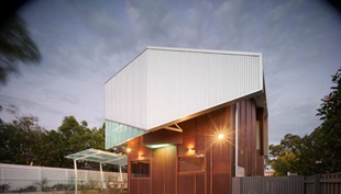 Iredale’s folding forms are most apparent from the rear garden where roof becomes western wall, and at the junction of the home’s old and new sections.